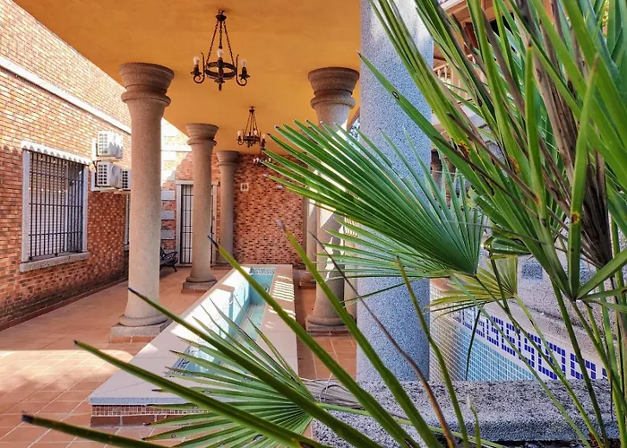 Preciosa villa para grupos grandes con piscina y BBQ